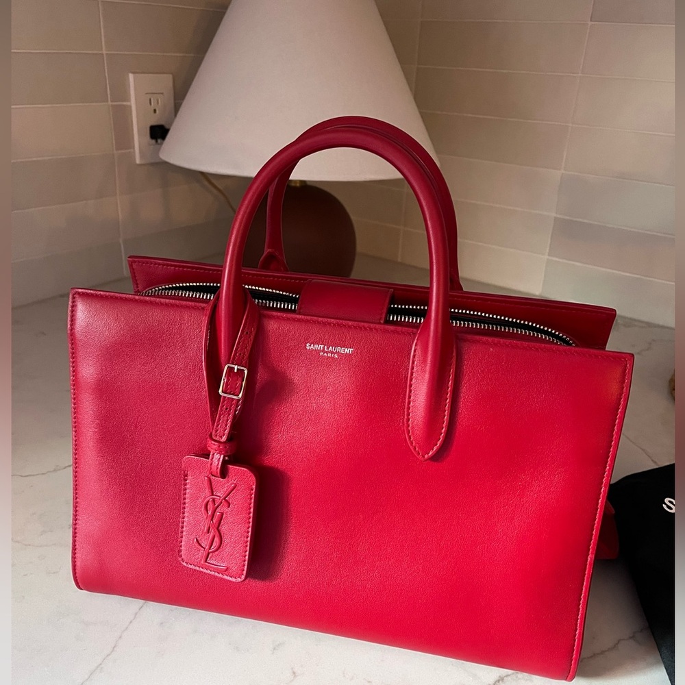 Saint Laurent Medium Jane Tote - Perfect pop of red